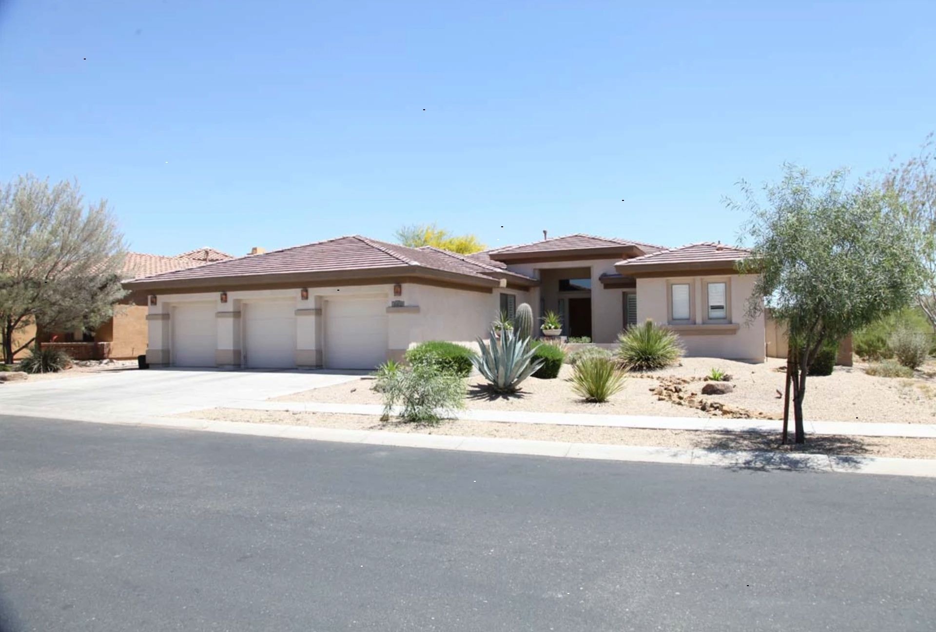 the front of an assisted living home for dementia patients