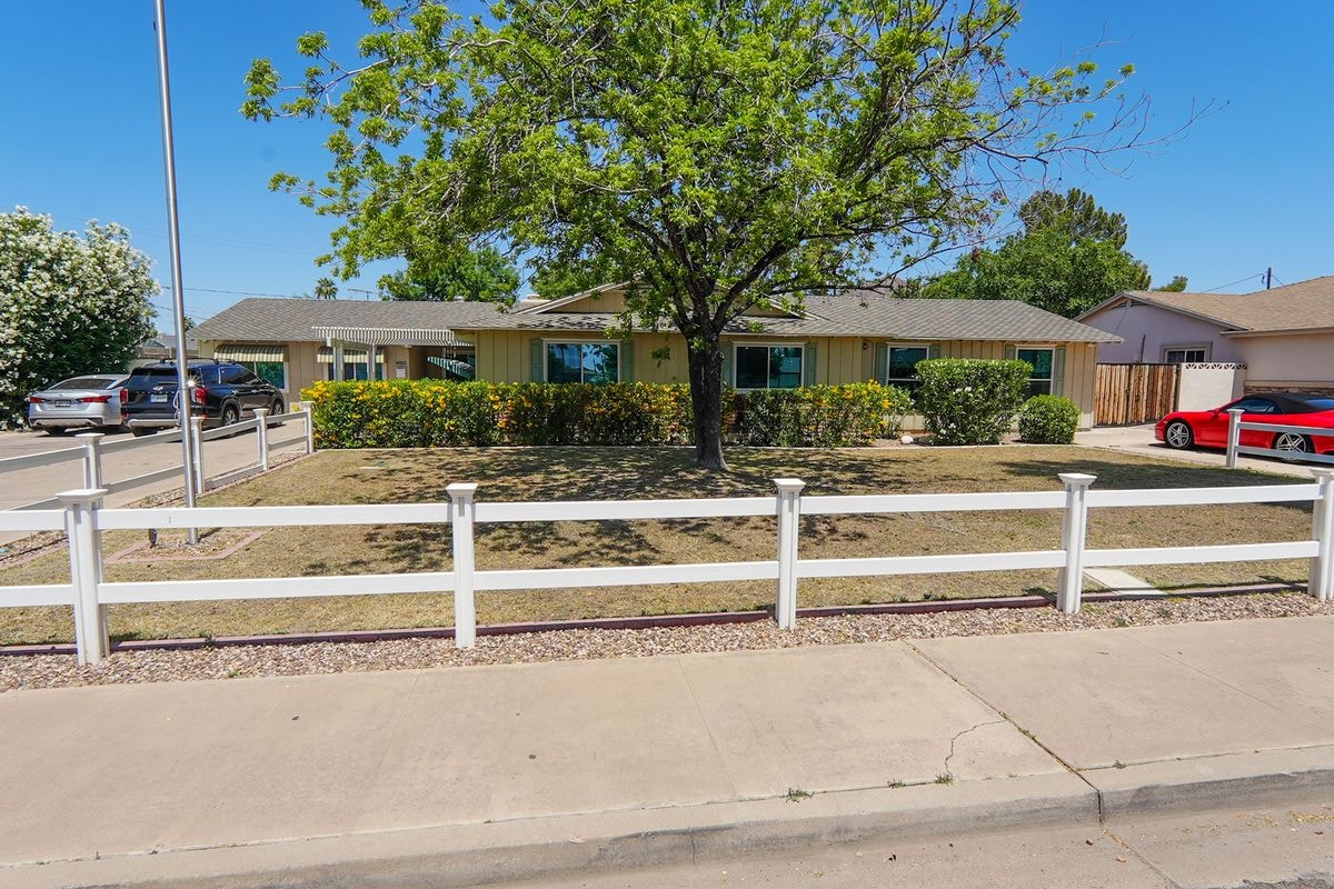 ComfyCouchAssistedLiving-exterior2